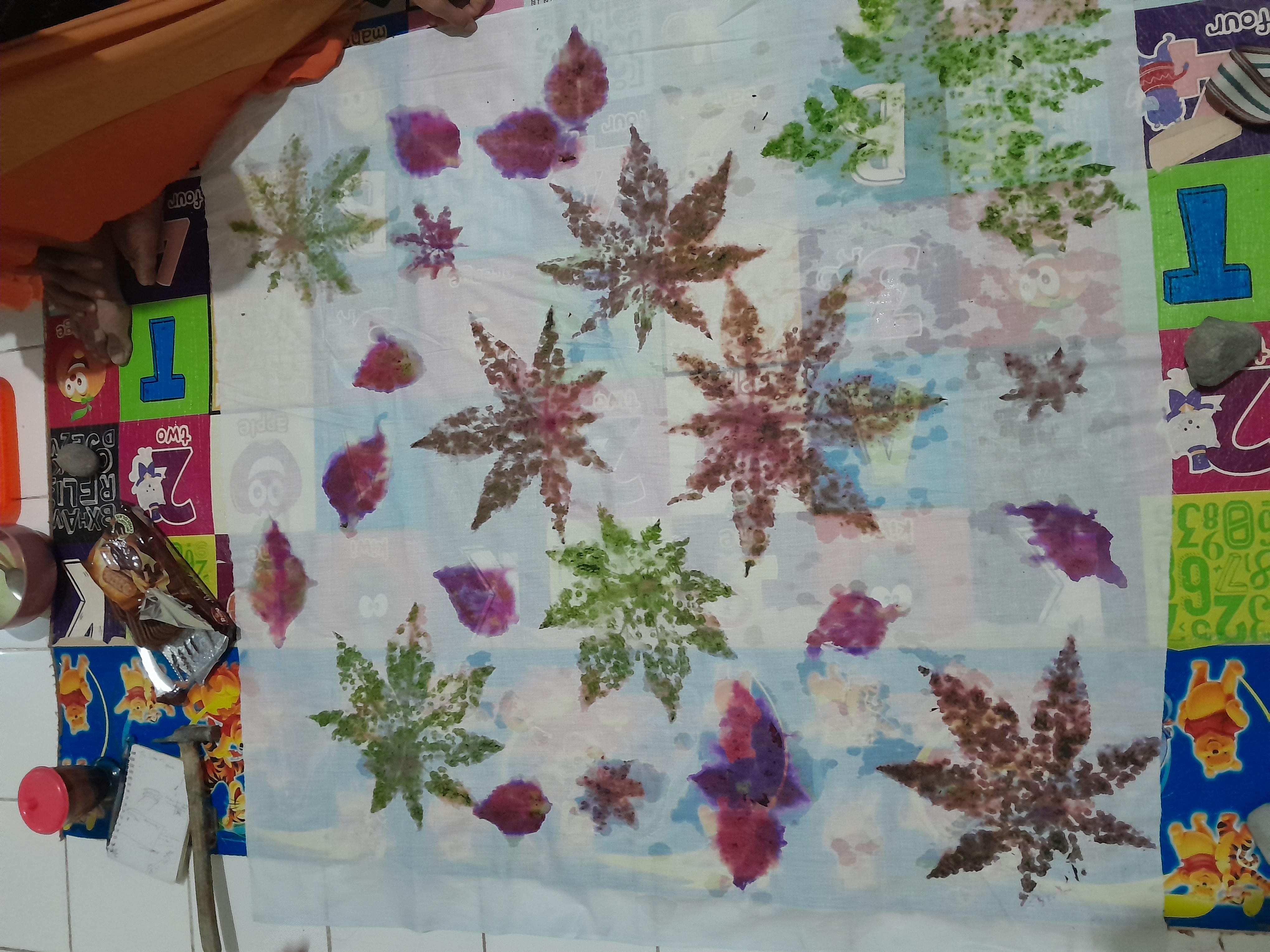 PELATIHAN KERAJINAN ECOPRINT DI DUKUH KLATEN OLEH MAHASISWA KKN UGM