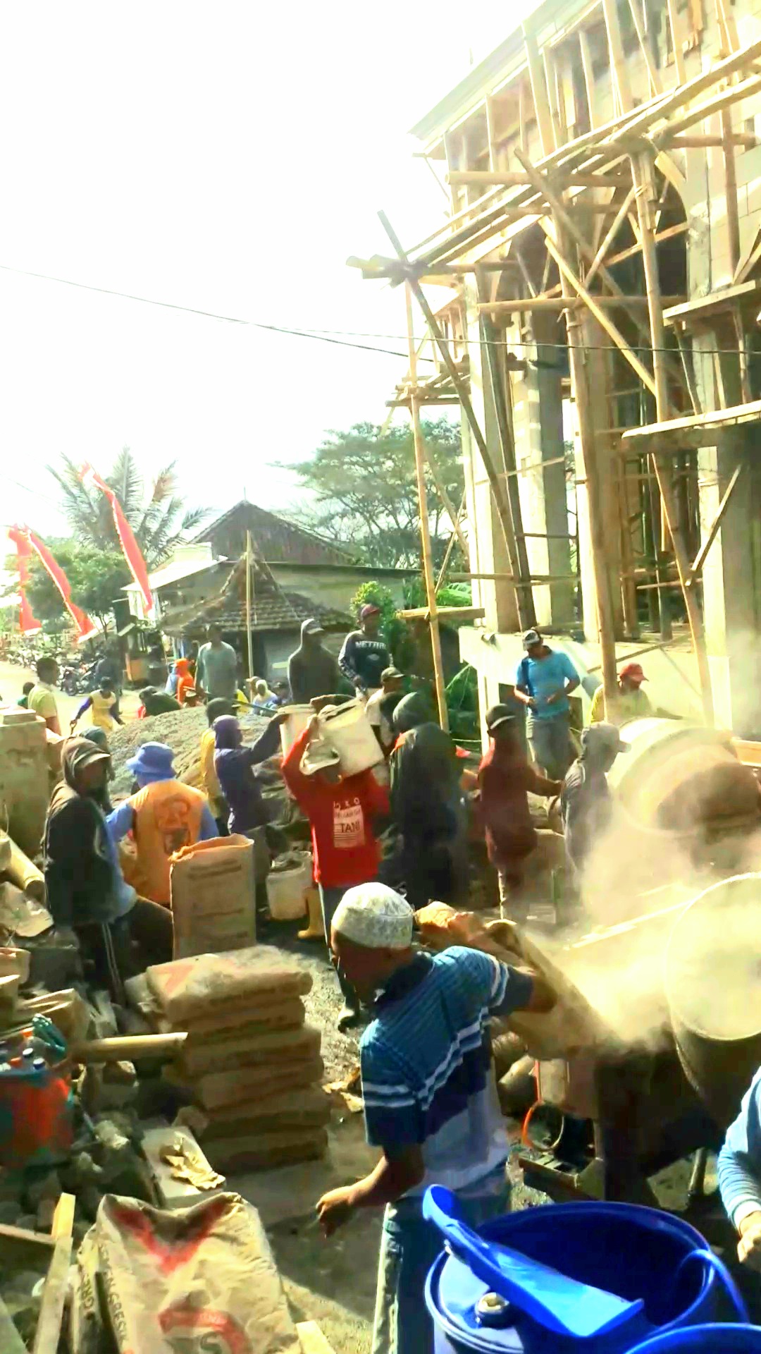 GOTONG ROYONG YANG MASIH TERJAGA DI DUSUN NGELO DESA PUNTUKDORO 